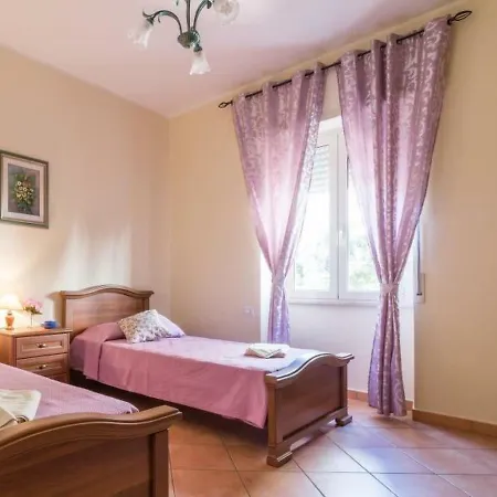 Locazione Turistica Casa Pineta 2 *